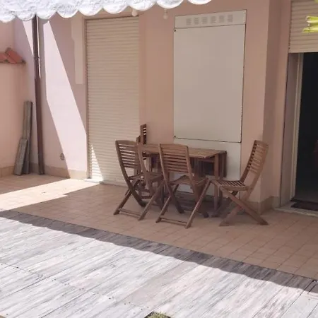 Piano Terra Con Giardino Vicino Al Mare Appartement