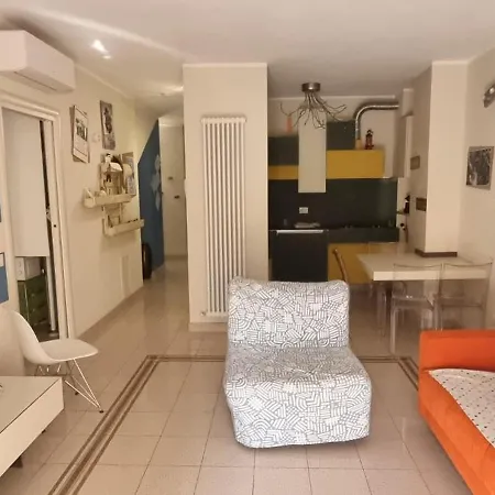 Апартаменти Piano Terra Con Giardino Vicino Al Mare *