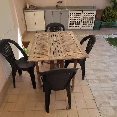 Piano Terra Con Giardino Vicino Al Mare * В'яреджо