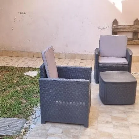 Piano Terra Con Giardino Vicino Al Mare
