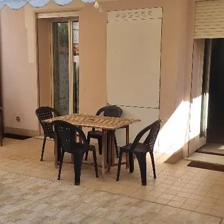 Апартаменти Piano Terra Con Giardino Vicino Al Mare *