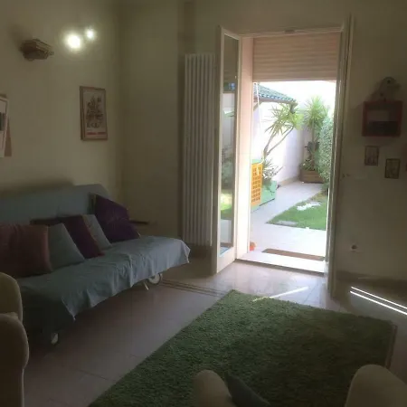 Appartamento Piano Terra Con Giardino Vicino Al Mare Viareggio