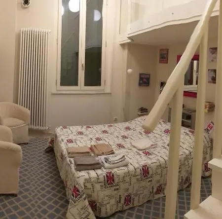 Piano Terra Con Giardino Vicino Al Mare Βιαρέτζιο